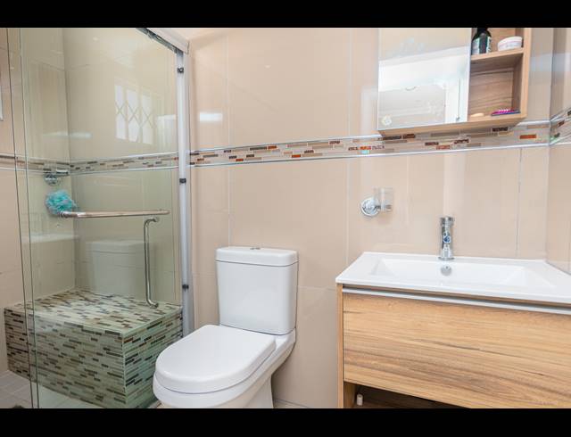 6 BEDROOM FREESTANDING TO LET IN TABLE VIEW